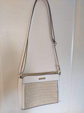 TRINA TURK NATURAL WOVEN FRONT WHITE CROSSBODY BAG